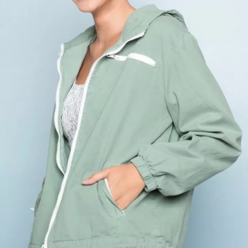 NWOT Brandy Melville Green Krissy Windbreaker